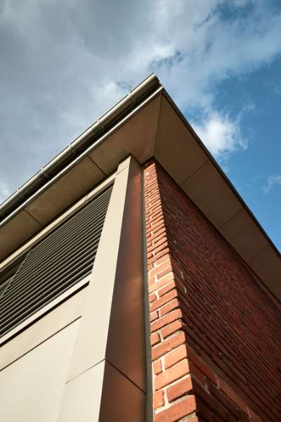 Kloge hoveder får facaden beskyttet med aluminiumskassetter fra DS Stålprofil, Vilhelm Kiers Kollegium, Snogebæksvej 11-21, 8210 Århus